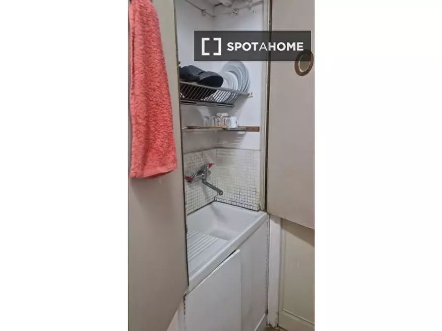 Immagine 3 di Camera condivisa in affitto  in Corso d'Italia a Roma