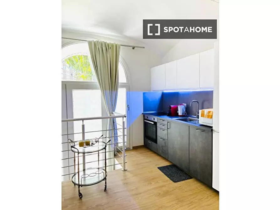 Immagine 1 di Ufficio in affitto  in Via dei Lucani a Roma