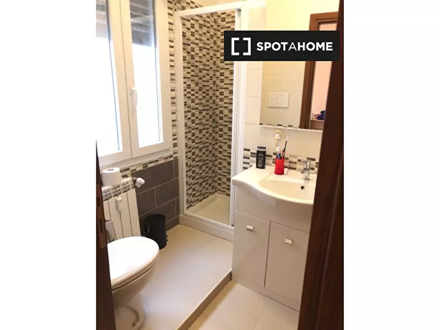 Immagine 8 di Camera condivisa in affitto  in Viale di Tor Marancia a Roma