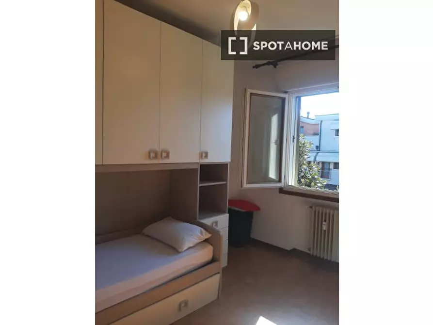 Immagine 4 di Camera condivisa in affitto  in Via Querini a Padova
