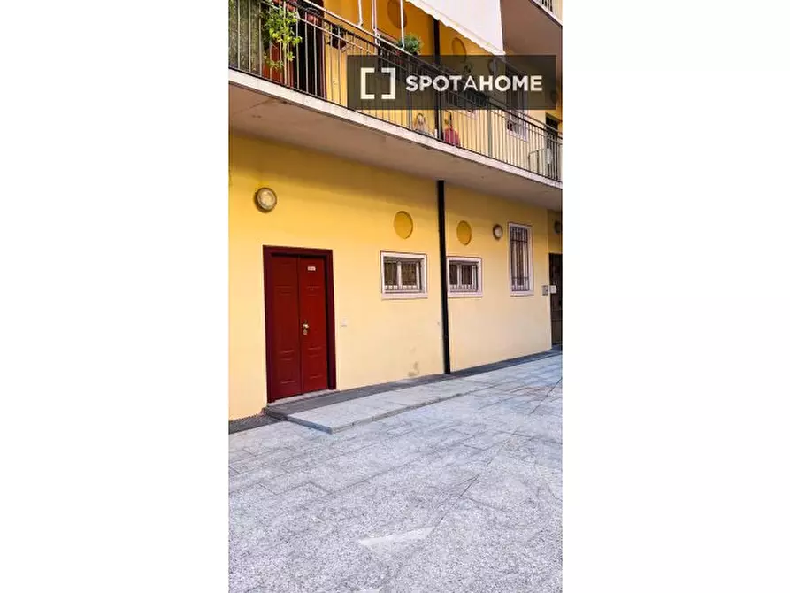 Immagine 3 di Camera condivisa in affitto  in Via Anton Giulio Barrili a Milano