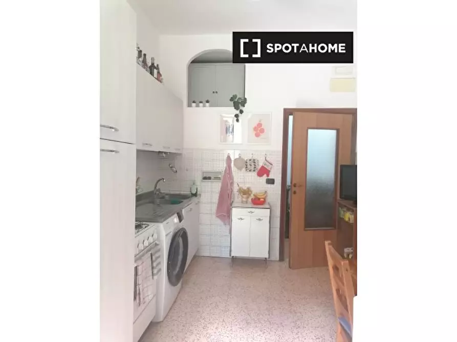 Immagine 6 di Camera condivisa in affitto  in Via Foligno a Roma