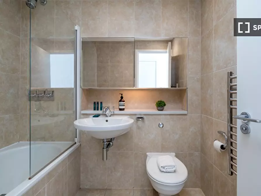 Immagine 13 di Appartamento in affitto  in Wendle Square a Wandsworth