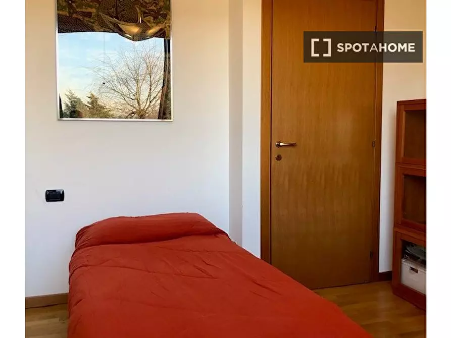Immagine 4 di Camera condivisa in affitto  in Via IV Novembre Pregnana Milanese MI, Italy a Bernate Ticino
