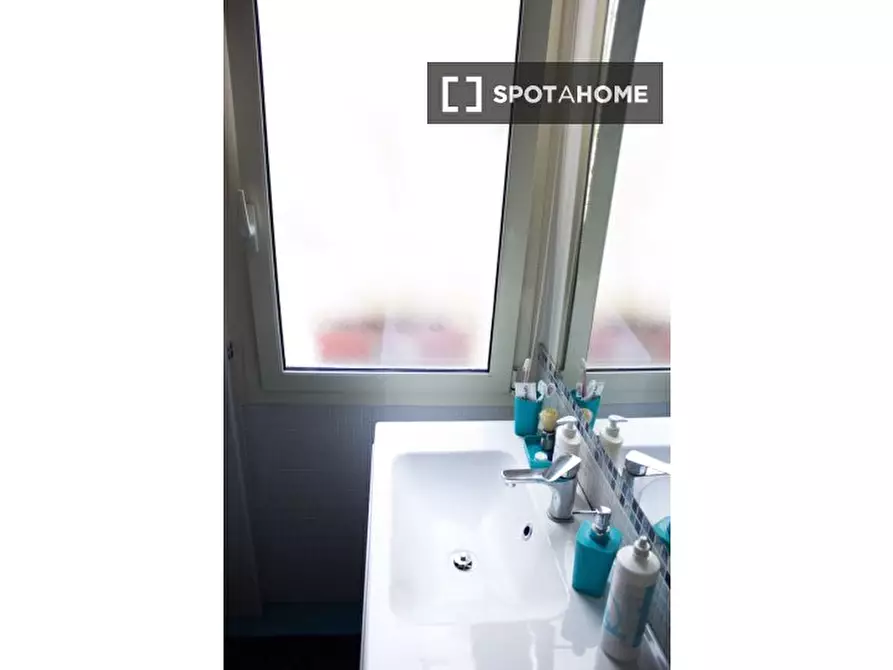 Immagine 10 di Camera condivisa in affitto  in Via Bolzano a Roma