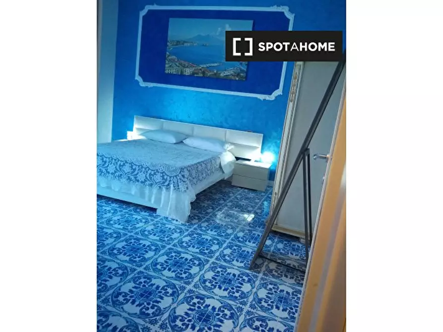 Immagine 1 di Camera condivisa in affitto  in Via Cosenza a Napoli