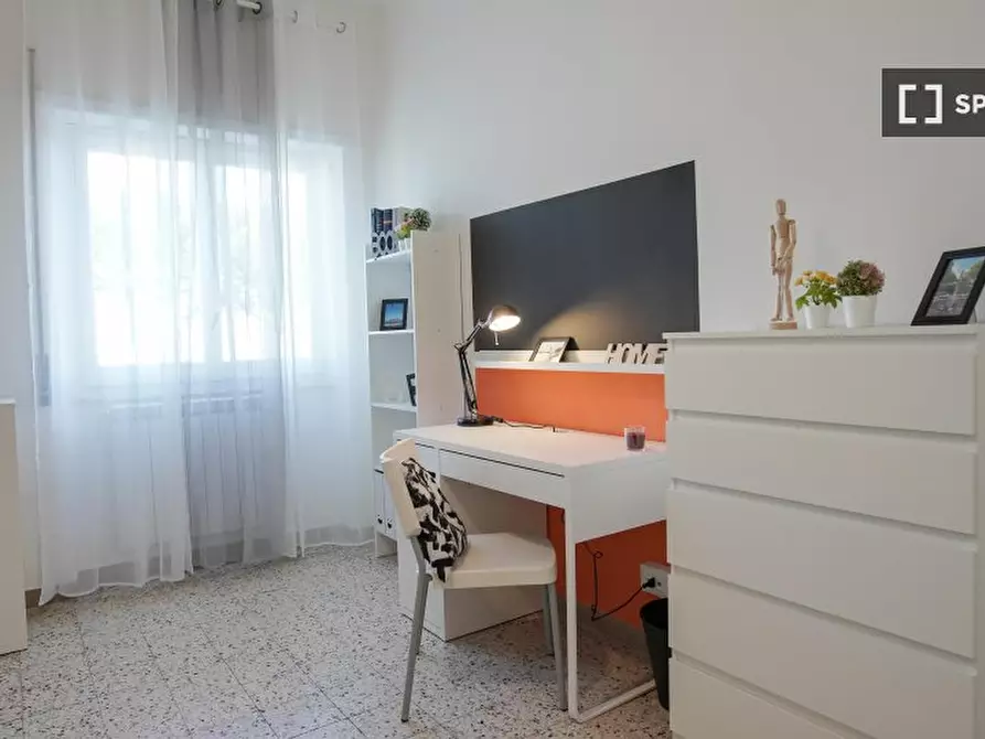 Immagine 5 di Camera condivisa in affitto  in Via Colli Aminei a Napoli