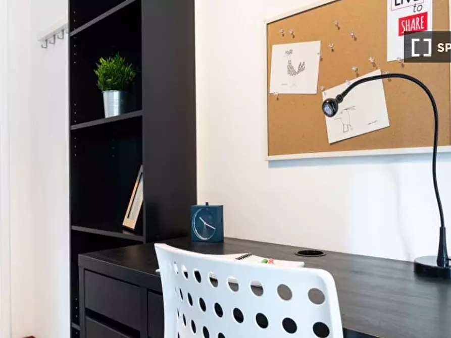 Immagine 2 di Camera condivisa in affitto  in Via Ferrante Aporti a Milano