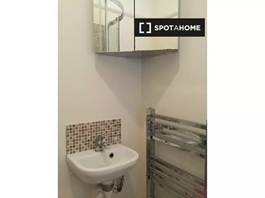 Immagine 6 di Ufficio in affitto  in A St Mark's Rd a Enfield