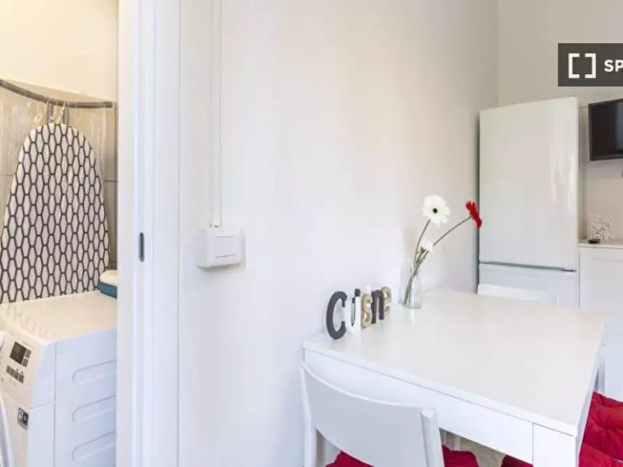 Immagine 10 di Camera condivisa in affitto  in Via Lorenteggio a Milano