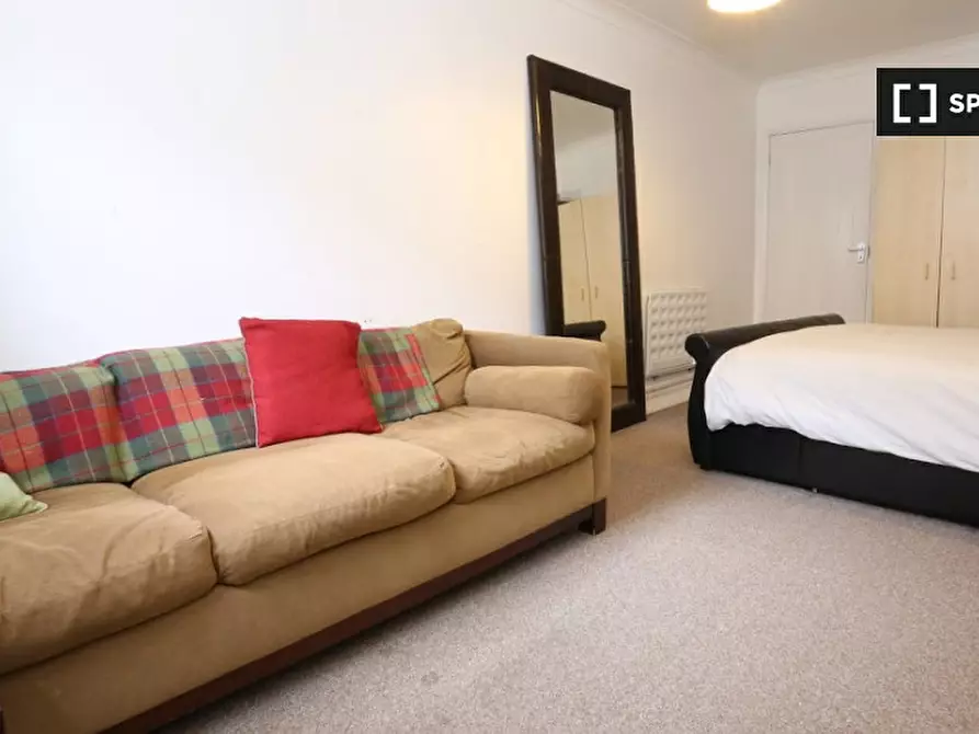 Immagine 3 di Camera condivisa in affitto  in Roman Rd a Poplar