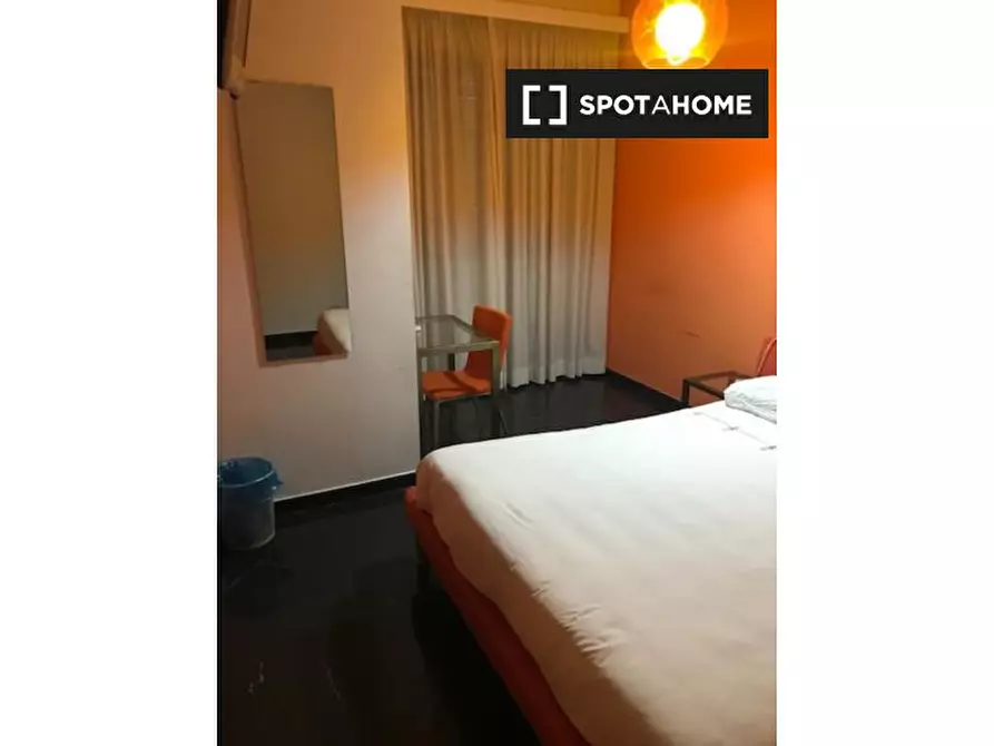 Immagine 3 di Camera condivisa in affitto  in Lungotevere di Pietra Papa a Roma