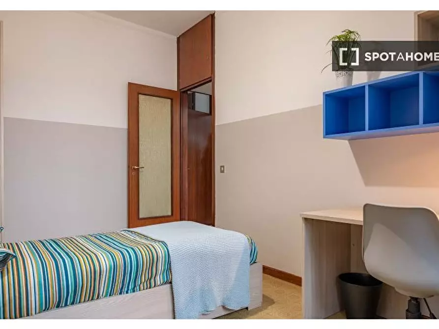 Immagine 4 di Camera condivisa in affitto  in Via Rho a Milano