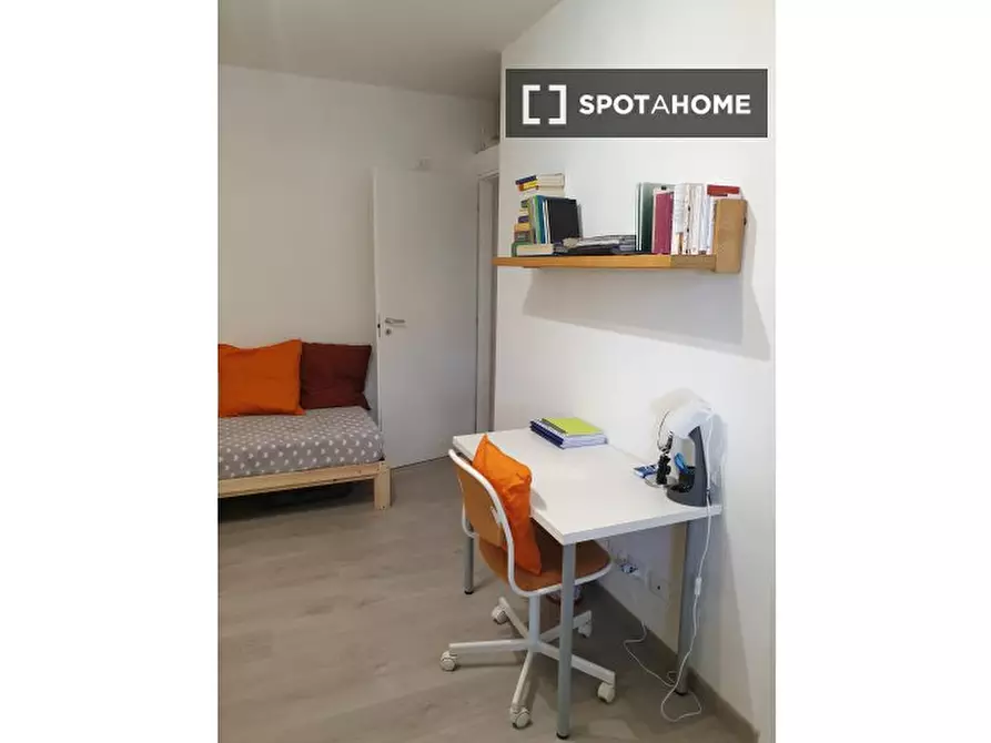 Immagine 1 di Camera condivisa in affitto  in Via Demonte a Milano