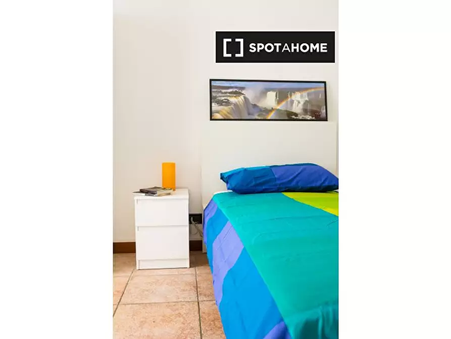 Immagine 3 di Camera condivisa in affitto  in Piazza Tancredi Galimberti a Torino