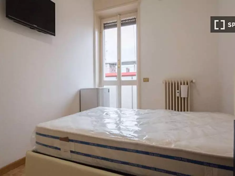 Immagine 3 di Camera condivisa in affitto  in VIA RESSI a Milano