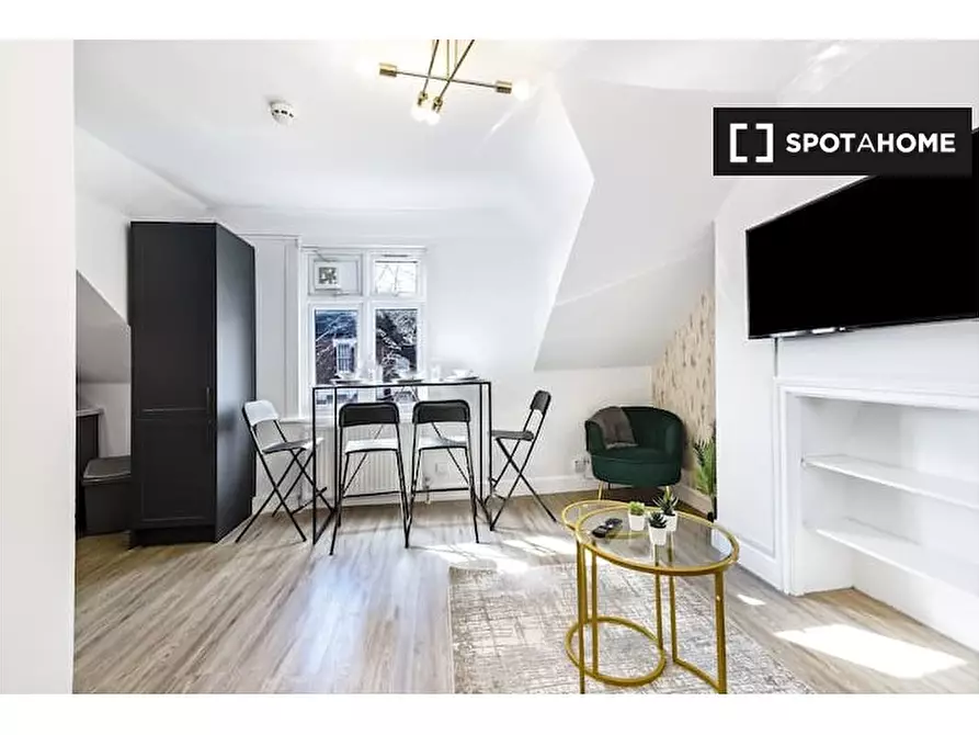 Immagine 15 di Appartamento in affitto  in Flat C Agincourt Road Greater London NW3 2PA a Camden Town