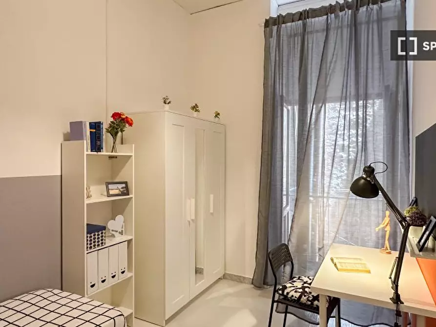 Immagine 2 di Camera condivisa in affitto  in Vico Sedil Capuano a Napoli