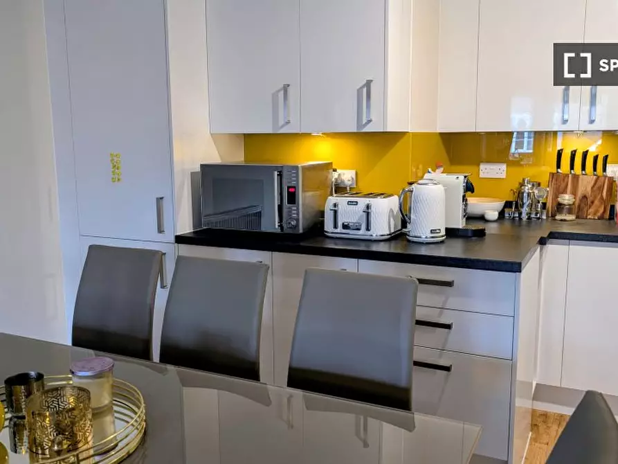 Immagine 14 di Appartamento in affitto  in flat a Kensington