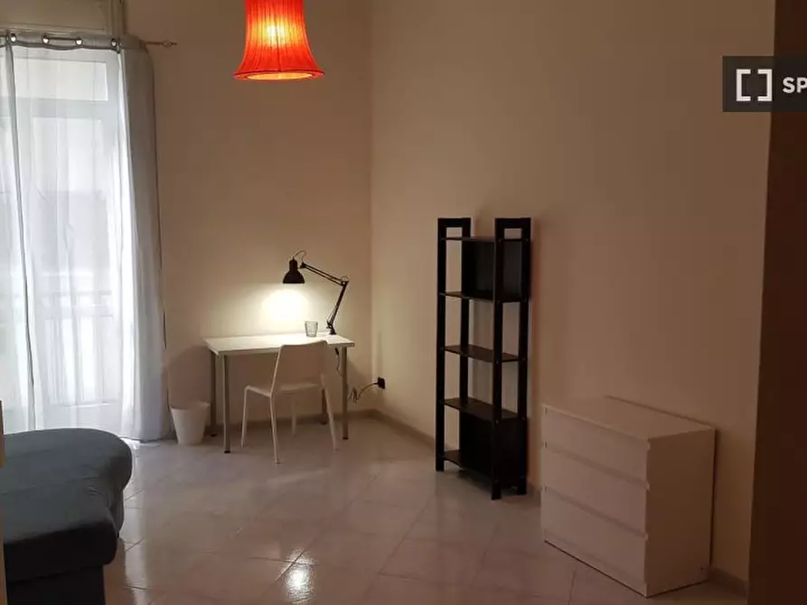 Immagine 14 di Camera condivisa in affitto  in Via Antonietta de Pace a Napoli