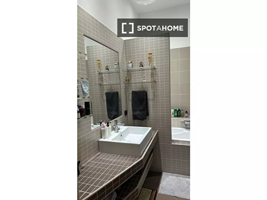 Immagine 14 di Camera condivisa in affitto  in Via Voghera a Roma