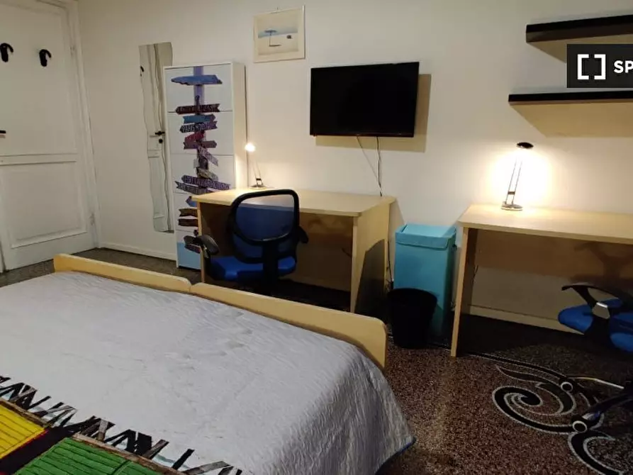 Immagine 13 di Camera condivisa in affitto  in Via Montevideo a Genova