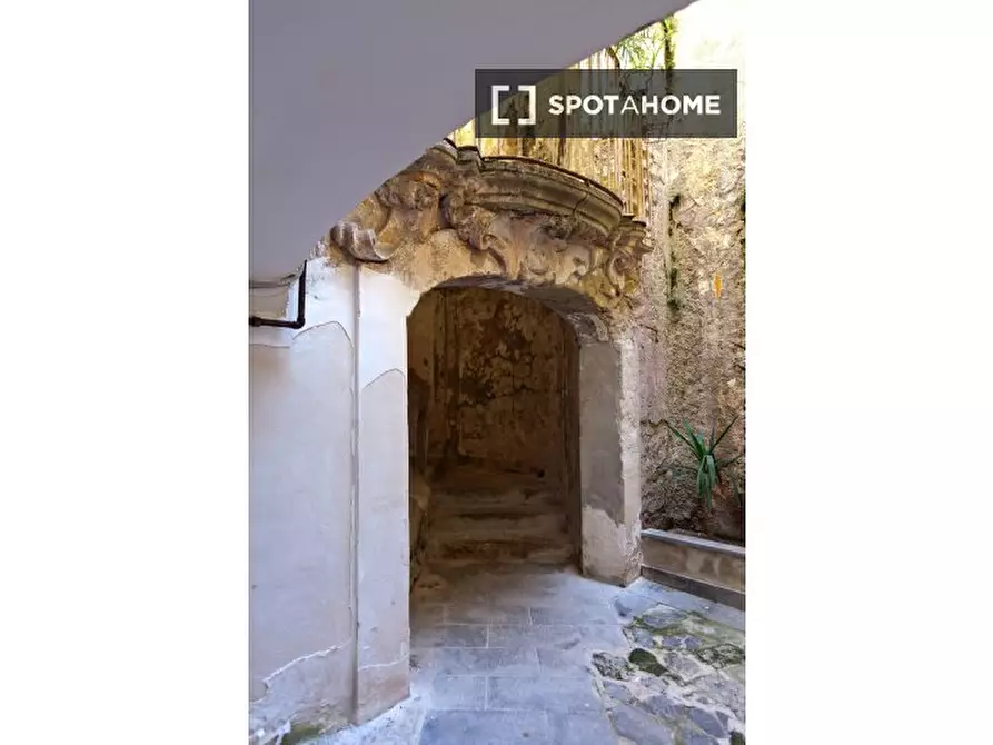 Immagine 19 di Appartamento in affitto  in Vico Pedamentina a San Martino a Napoli