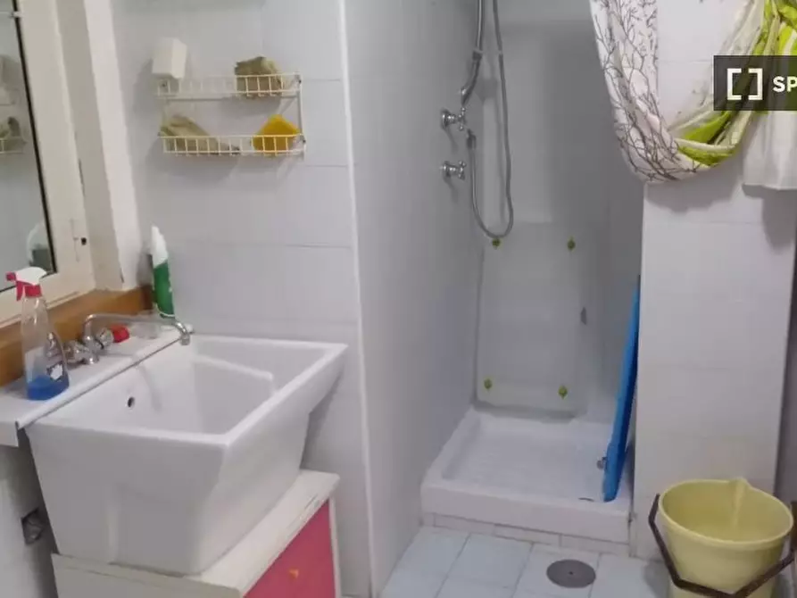 Immagine 2 di Camera condivisa in affitto  in Via Ventaglieri a Napoli