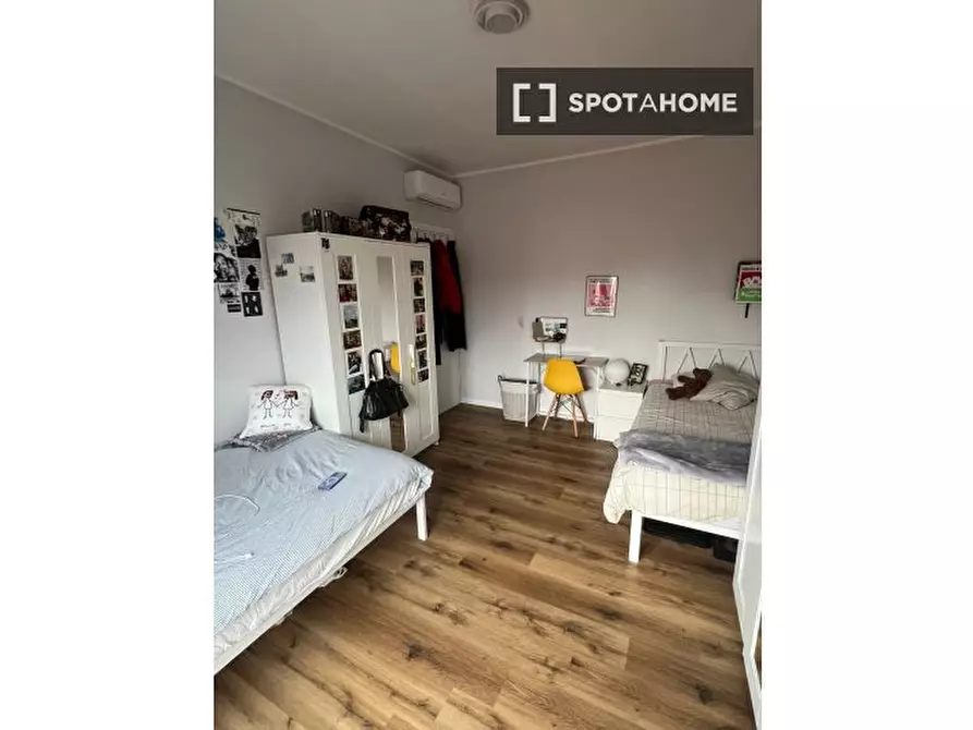 Immagine 1 di Camera condivisa in affitto  in Via Lorenteggio a Milano