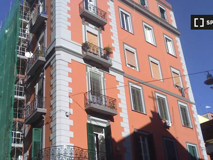 Immagine 18 di Camera condivisa in affitto  in Via Carminiello Al Mercato a Napoli
