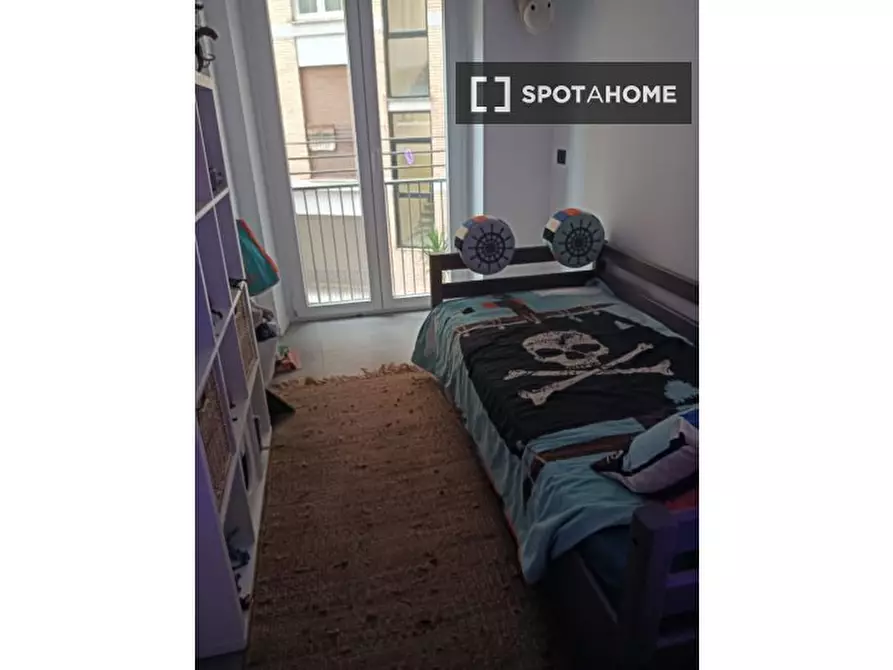 Immagine 14 di Camera condivisa in affitto  in Via Ippolito Nievo a Roma