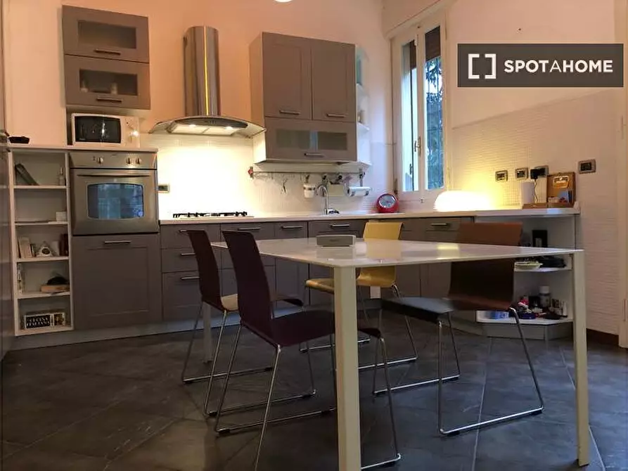 Immagine 10 di Appartamento in affitto  in Via Filippo Schiassi a Bologna