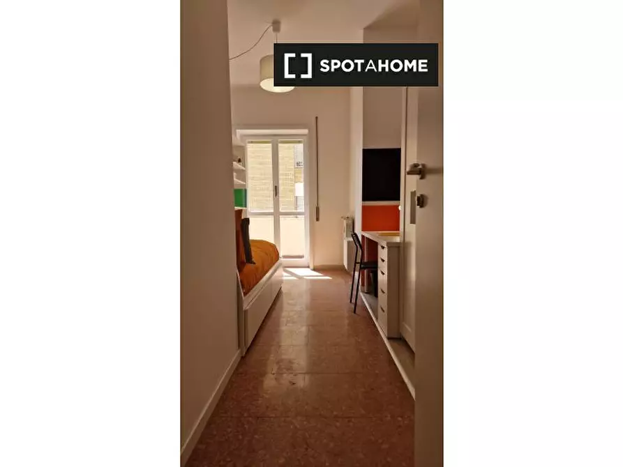 Immagine 8 di Camera condivisa in affitto  in Lungotevere di Pietra Papa a Roma