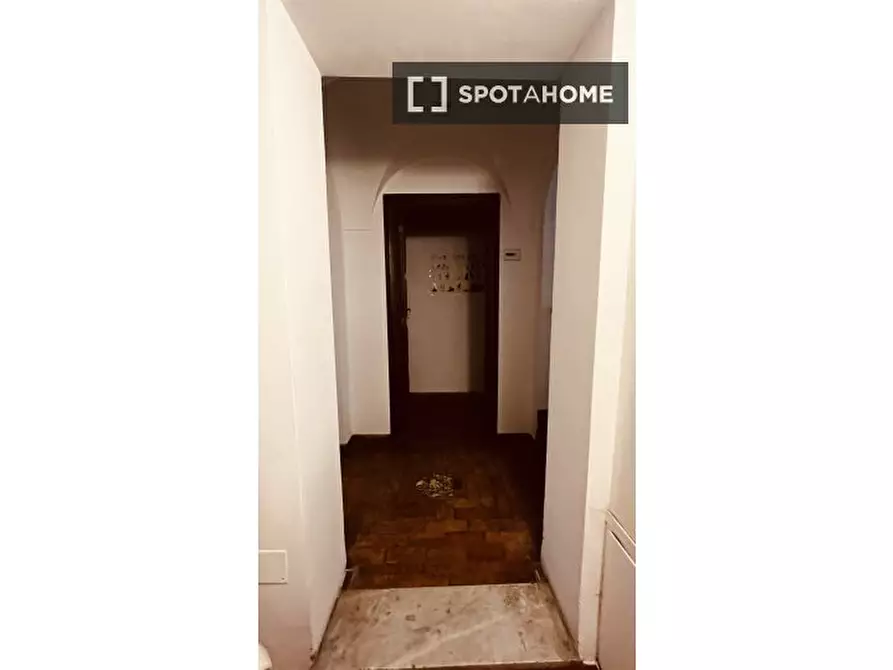 Immagine 5 di Camera condivisa in affitto  in Via della Camilluccia a Roma