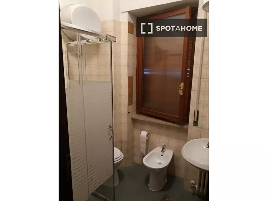 Immagine 7 di Camera condivisa in affitto  in Via Gabriele Jannelli p. T int. 3 a Napoli