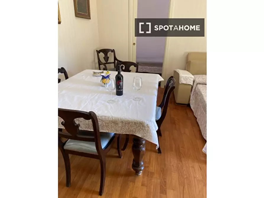 Immagine 7 di Camera condivisa in affitto  in Via Posillipo a Napoli