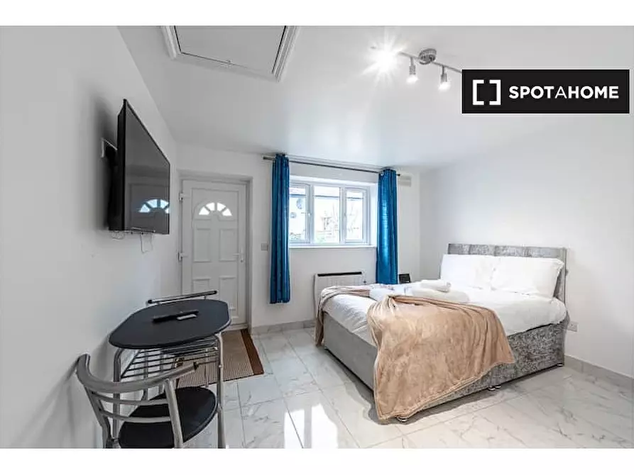 Immagine 6 di Ufficio in affitto  in Flat a Barnet