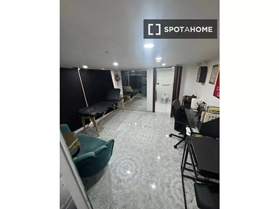 Immagine 7 di Appartamento in affitto  in Via Foria a Napoli