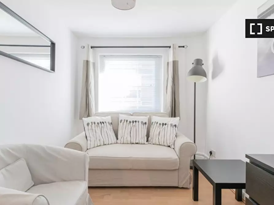 Immagine 2 di Appartamento in affitto  in Maple St a Camden Town