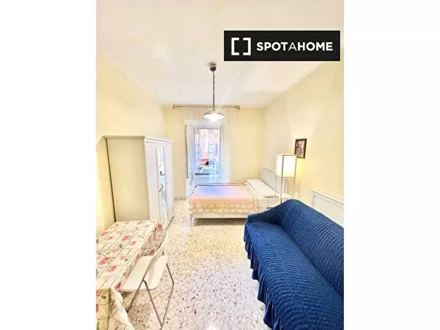 Immagine 2 di Camera condivisa in affitto  in Via Sebastiano Veniero a Roma