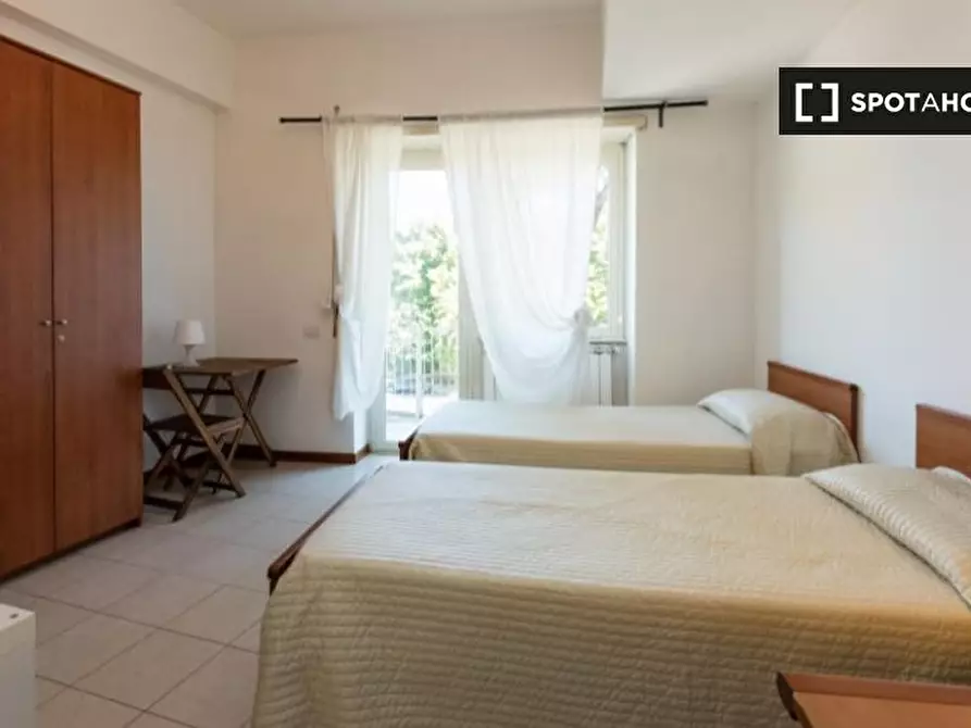 Immagine 2 di Camera condivisa in affitto  in Via Prenestina a Roma