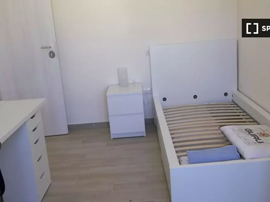 Immagine 3 di Camera condivisa in affitto  in Via Domenico Quaranta a Napoli