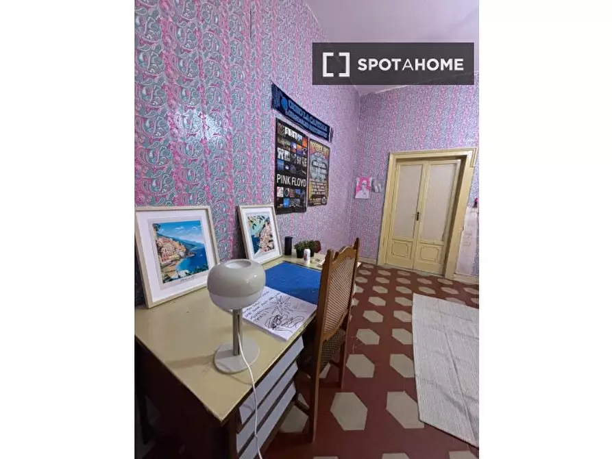 Immagine 7 di Camera condivisa in affitto  in Via Brombeis a Napoli