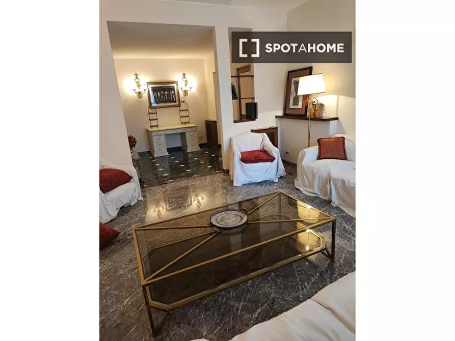 Immagine 10 di Camera condivisa in affitto  in Via della Camilluccia a Roma