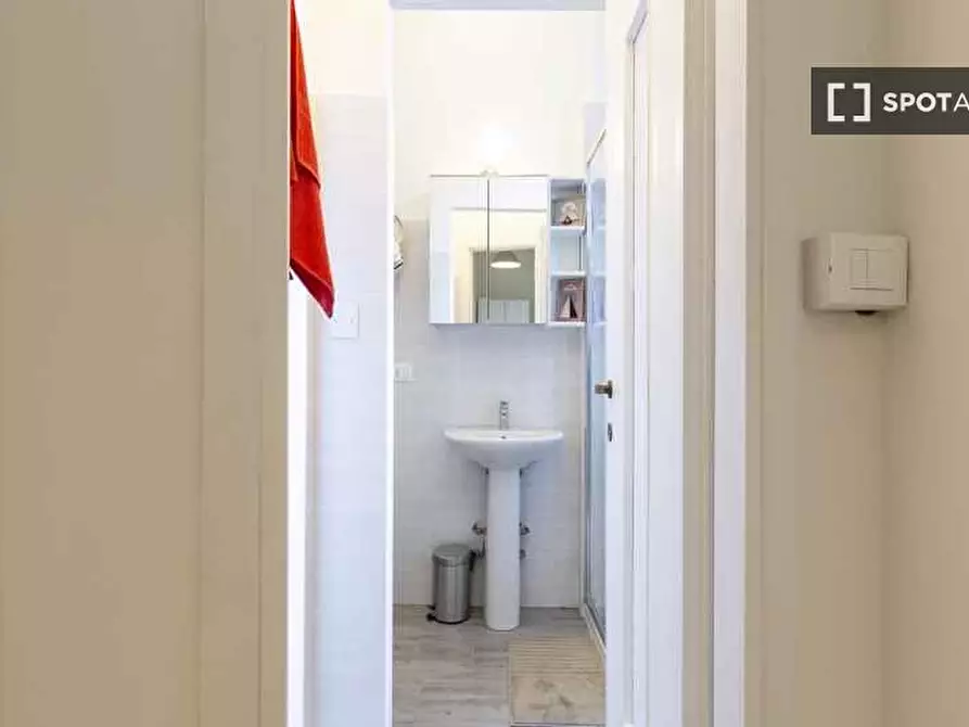 Immagine 19 di Camera condivisa in affitto  in Via Lorenteggio a Milano