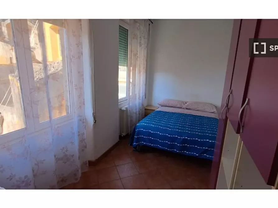 Immagine 2 di Camera condivisa in affitto  in Via S. Arcangelo a Baiano a Napoli