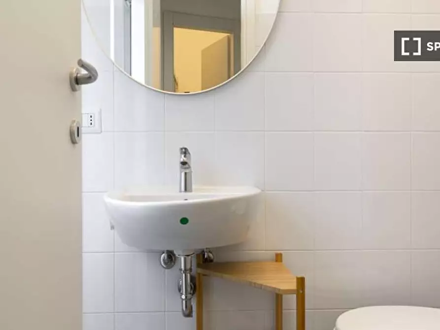 Immagine 15 di Camera condivisa in affitto  in Via Lorenteggio a Milano