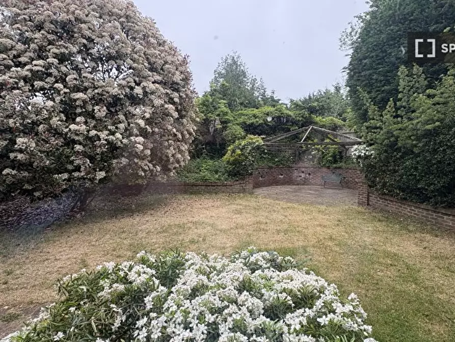 Immagine 4 di Camera condivisa in affitto  in Tithe Close a Virginia Water
