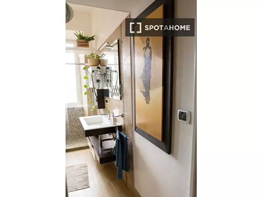 Immagine 5 di Camera condivisa in affitto  in Via Francesco Baracca a Roma