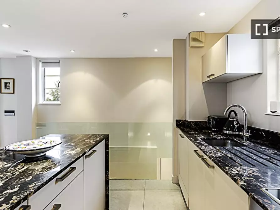 Immagine 14 di Appartamento in affitto  in Inver Court a Paddington